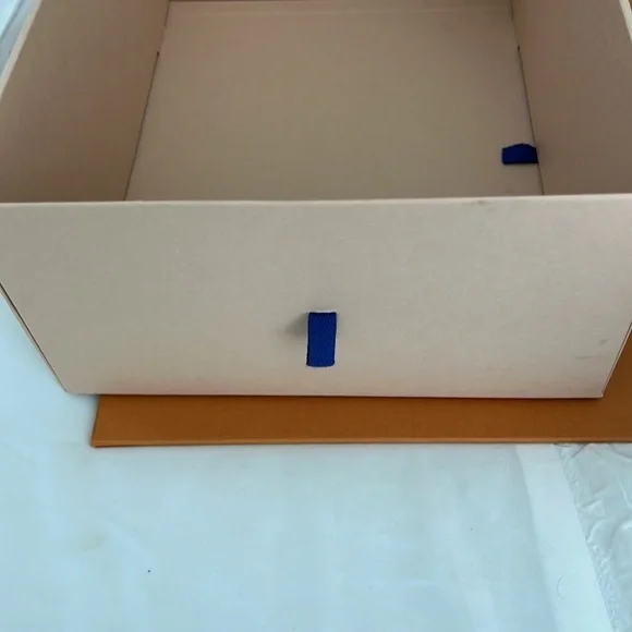 Large Louis Vuitton Empty Box - Picture 8 of 8
